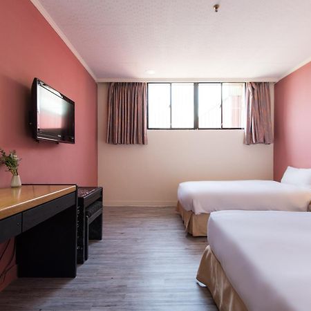 Back Home Hotel Chiayi Exterior foto
