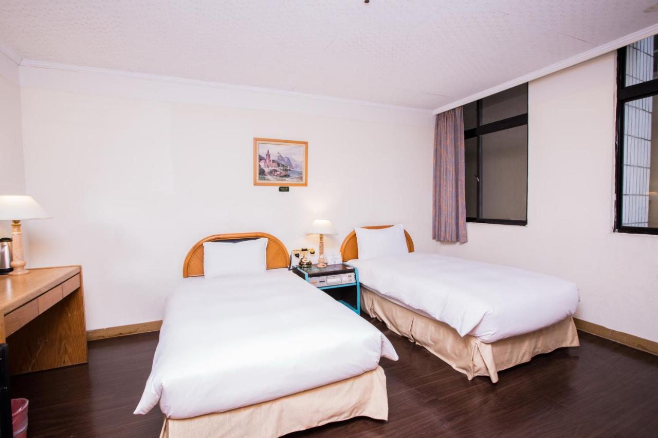 Back Home Hotel Chiayi Exterior foto