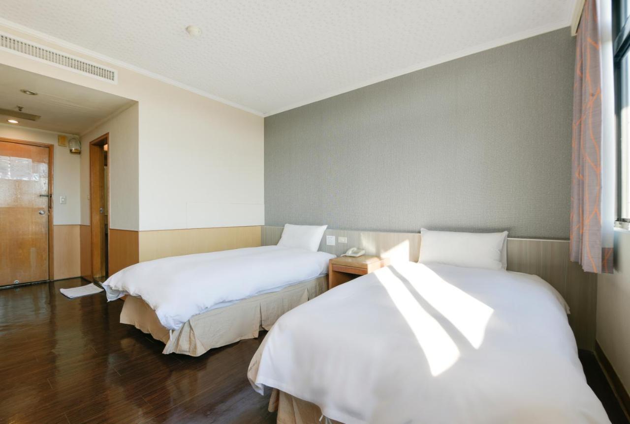 Back Home Hotel Chiayi Exterior foto