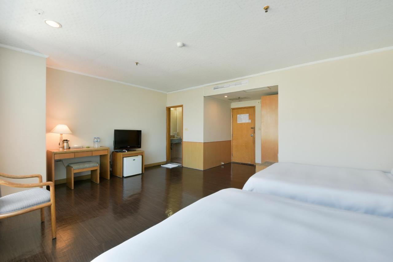Back Home Hotel Chiayi Exterior foto