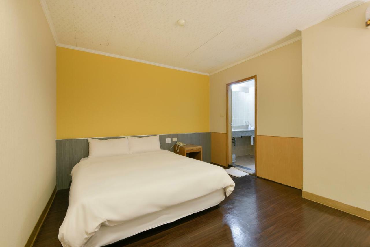 Back Home Hotel Chiayi Exterior foto