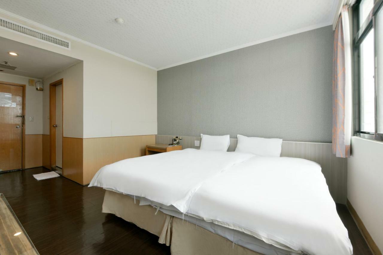 Back Home Hotel Chiayi Exterior foto